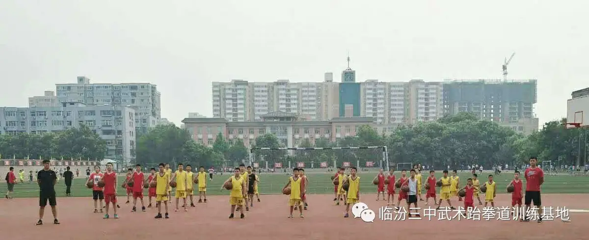 资深篮球裁判如何解释复杂规则?_0